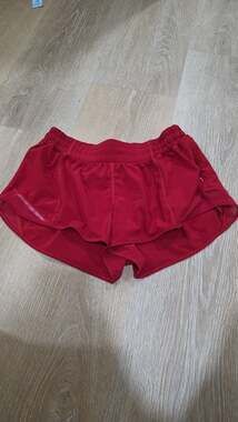 Lululemon Hotty Hot Low-Rise Lined Short 2.5" Dark Red, Size 8